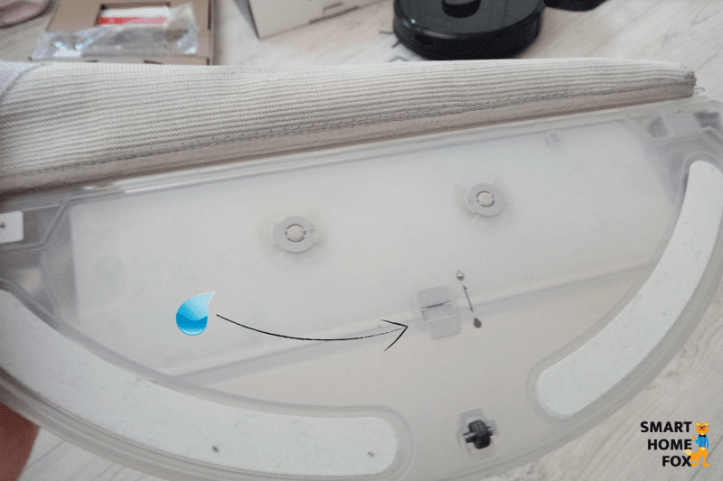 The switch on the water tank of the Roborock S6